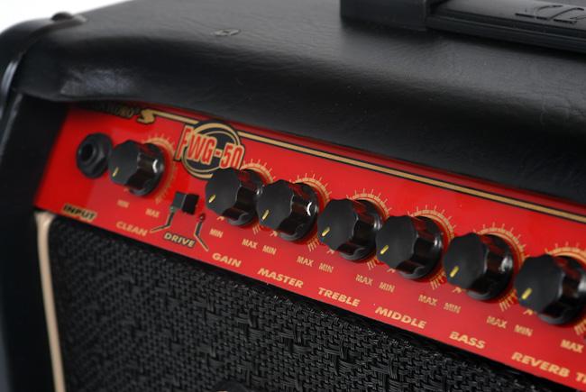 Amplificador Meteoro de Guitarra FWG-50 D...